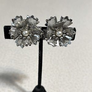 BED silver tone mesh flower with faux pearl center clip on earrings (520)